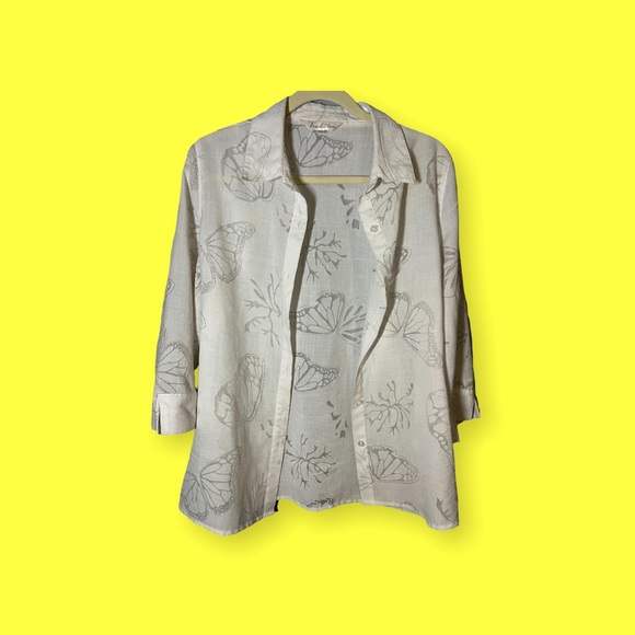 White butterfly pattern blouse - Picture 1 of 3